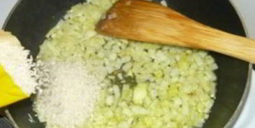 рис на сковороде