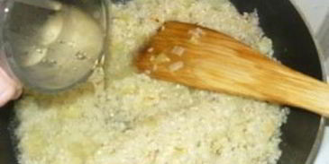 рис на сковороде