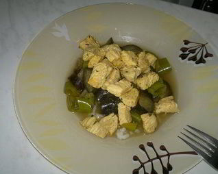 Рис с баклажаном и перцем в восточно-азиатском стиле с грудкой индейки