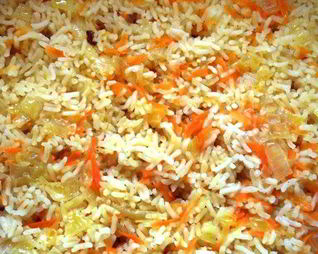 Рис с кукурузой, луком и морковью