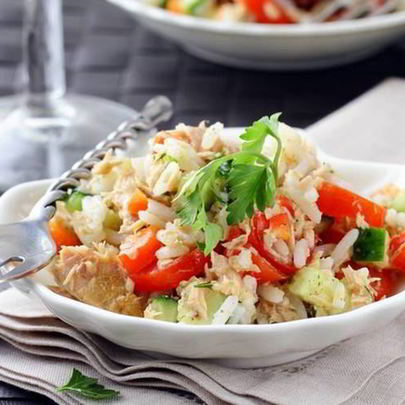 Рис с помидорами и тунцом