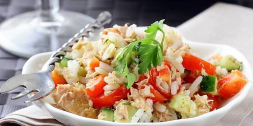 Рецепт риса с помидорами и тунцом