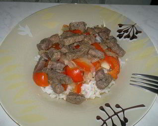 Рис с тушеными овощами и говядиной