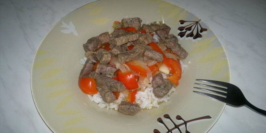 Рецепт риса с тушеными овощами и говядиной