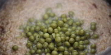 рис с зеленым горошком и миндалем