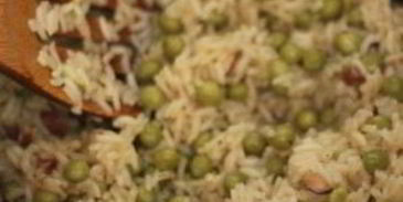 рис с зеленым горошком и миндалем