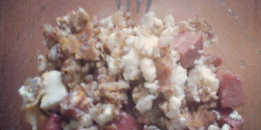 Рецепт завтрака по-мужски из жареной гречки с адыгейским сыром