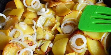 жареная картошка с болгарским перцем