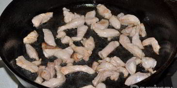 жареный картофель с мясом и грибами