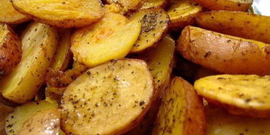 Рецепт жареного молодой картофель с чесноком и зеленью