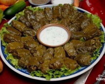 Долма из маринованных виноградных листьев