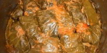 долма из маринованных виноградных листьев