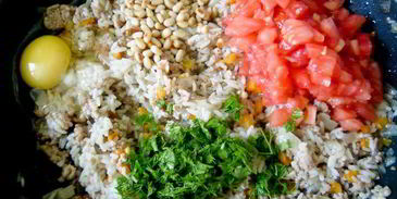 долма с курицей и кедровыми орешками