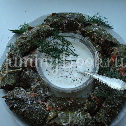 Долма в виноградных листьях