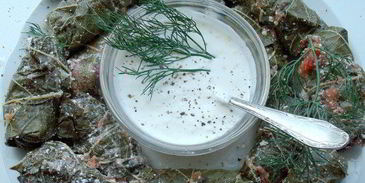 долма в виноградных листьях