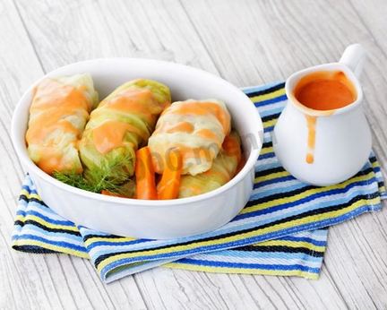 Голубцы с подливом в кастрюле