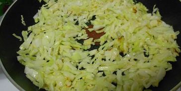 ленивые голубцы с капустой и фаршем в горшочках