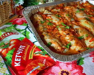 Запеченные голубцы в кетчупе и сметане