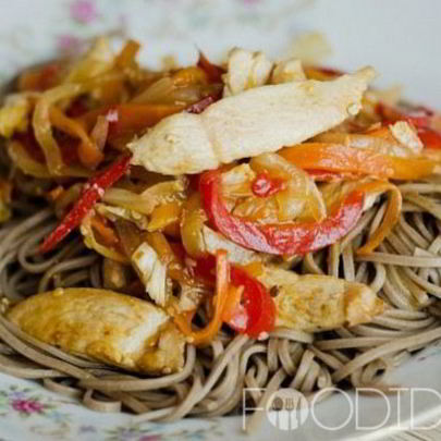 Гречневая лапша с овощами