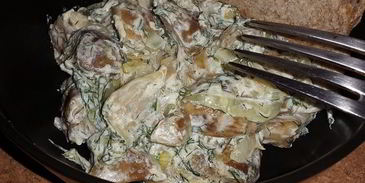 белые грибы, жареные с луком и сметаной