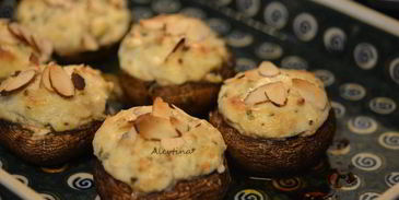 фаршированные грибы с крабовым соусом