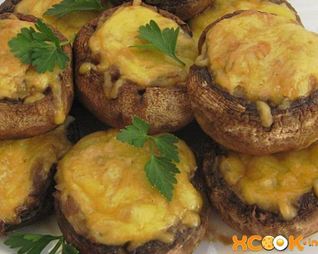 Фаршированные грибы с сыром в духовке