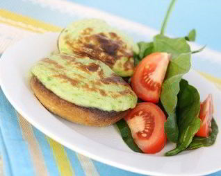 Грибные шляпки, фаршированные шпинатом и голубым сыром