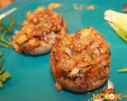 Грибы, фаршированные гречкой