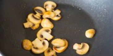 грибы под белым соусом