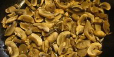 грибы в мультиварке в сметане