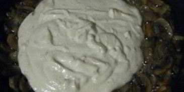 грибы в мультиварке в сметане