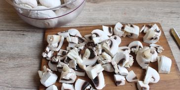 грибы в сметане в мультиварке тушеные