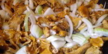 лисички, жареные с картошкой