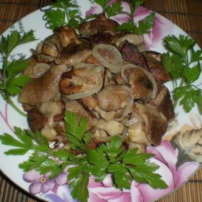 Маслята, жареные с луком