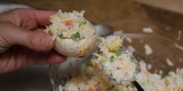шампиньоны фаршированные крабовыми палочками