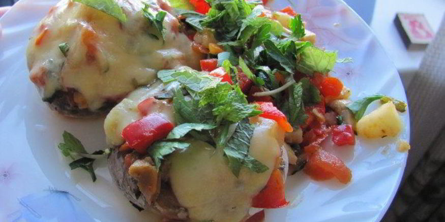 Рецепт шампиньонов, фаршированных овощами