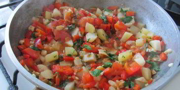 шампиньоны, фаршированные овощами