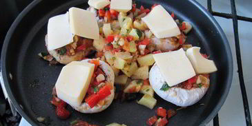 шампиньоны, фаршированные овощами