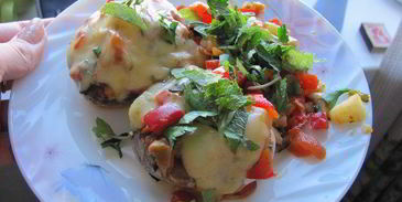 шампиньоны, фаршированные овощами