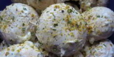 шампиньоны на решетке на костре