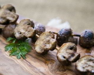 Шампиньоны на шпажках