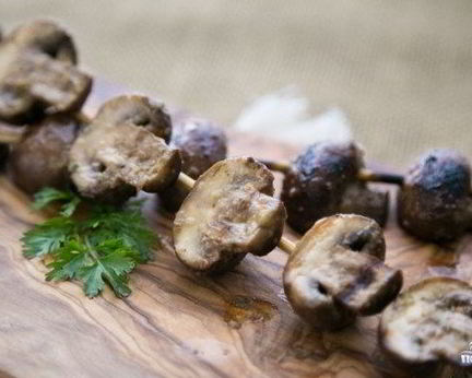 Шампиньоны на шпажках