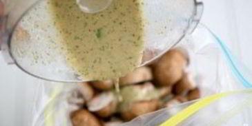 шампиньоны на шпажках