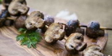 шампиньоны на шпажках