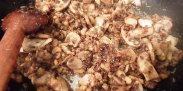 шампиньоны с грецкими орехами