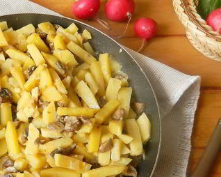 Шампиньоны с картошкой жареные