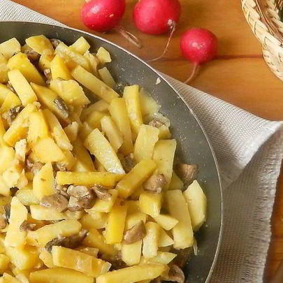 Шампиньоны с картошкой жареные