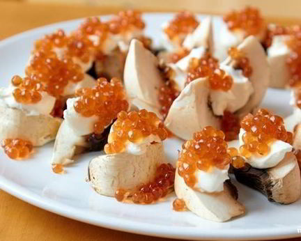 Шампиньоны с красной икрой