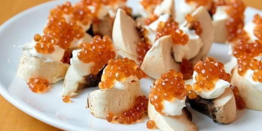 Рецепт шампиньонов с красной икрой