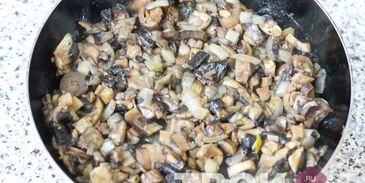 шампиньоны с курицей и сыром